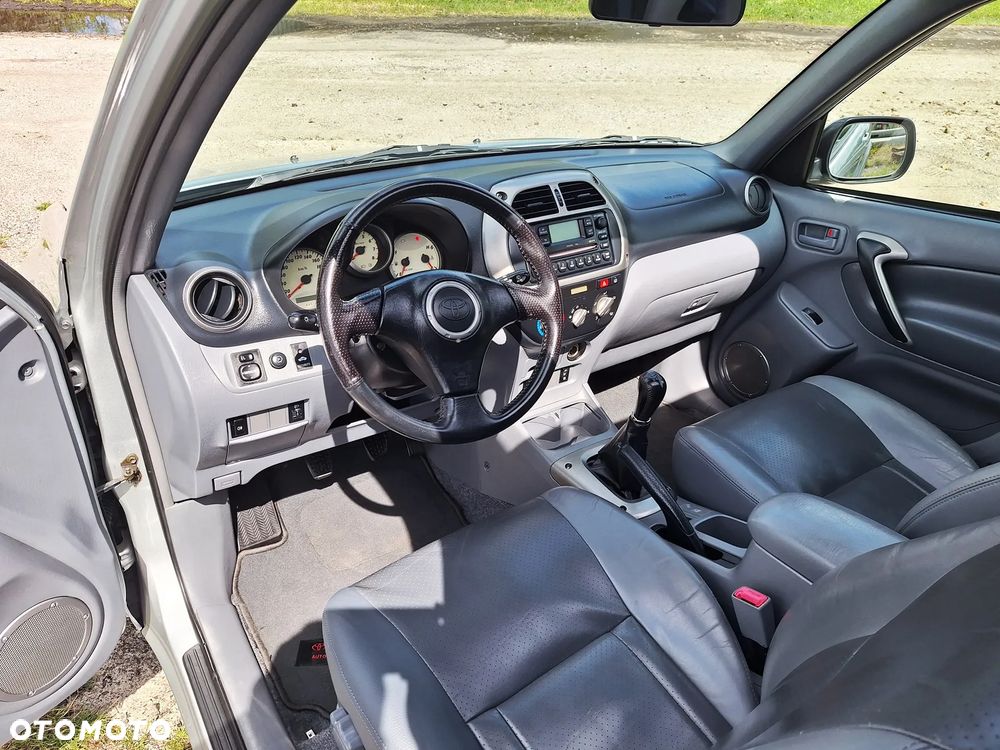 Toyota RAV4 D-4D 4x4 - 29