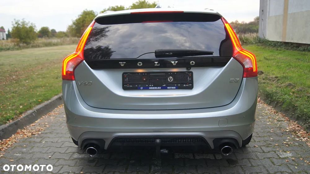 Volvo V60 D3 R-Design - 10