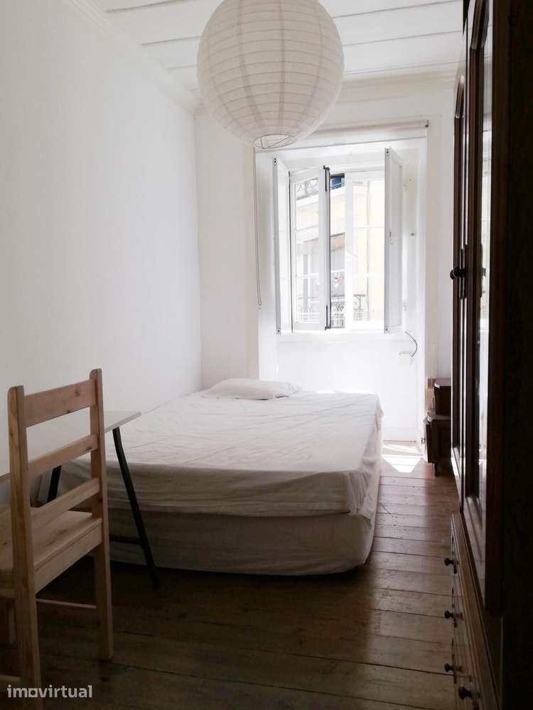 Quarto - localizado em Santos Lisbon - Grande imagem: 2/10