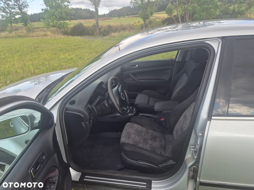Volkswagen Passat 1.6 Exclusive - 8
