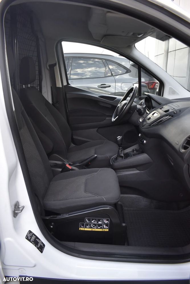 Ford Transit Courier - 30