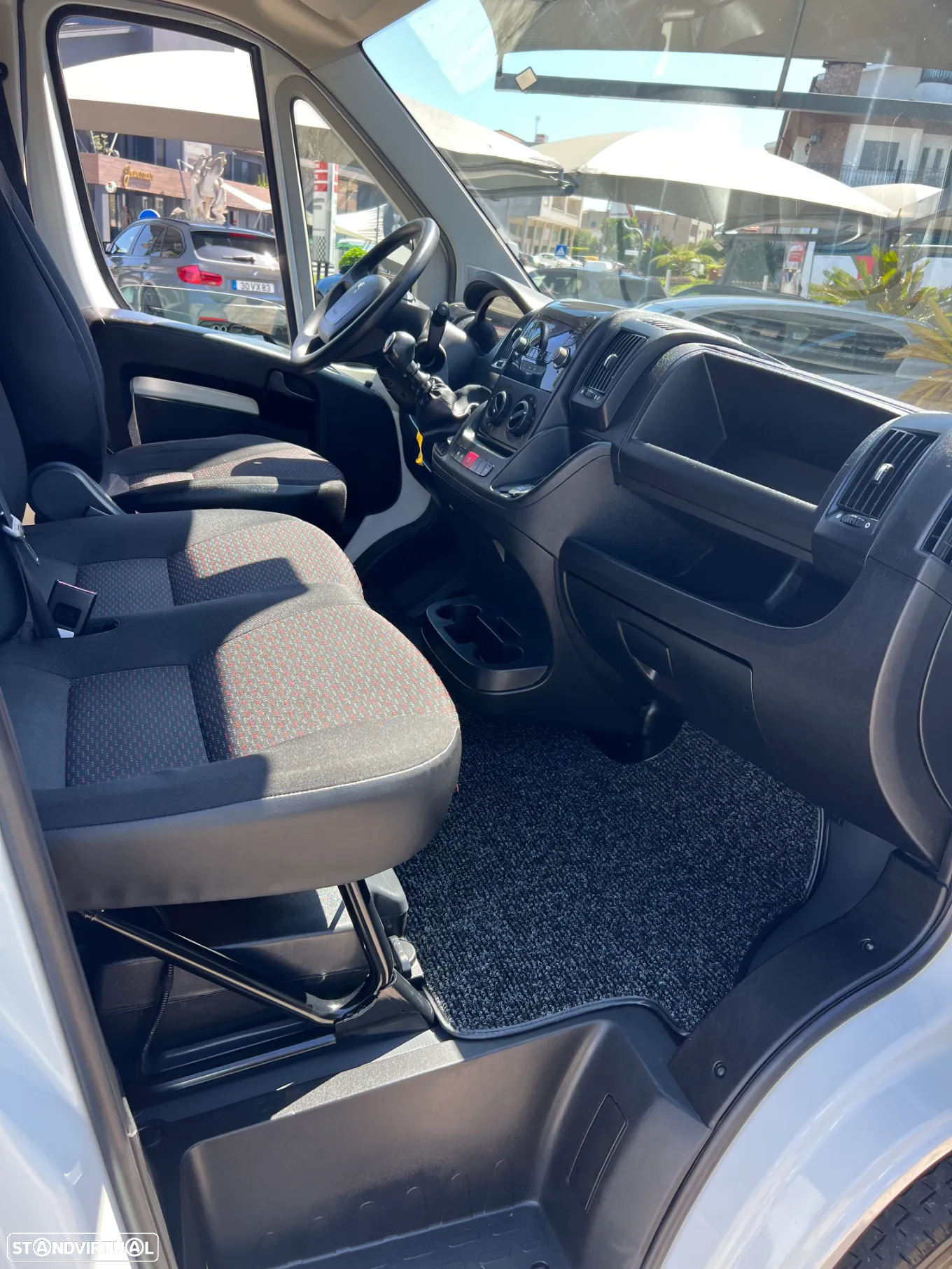 Peugeot Boxer 2.2 BlueHDI 335 L3H3 Pro C/ IVA DEDUTIVEL - 9