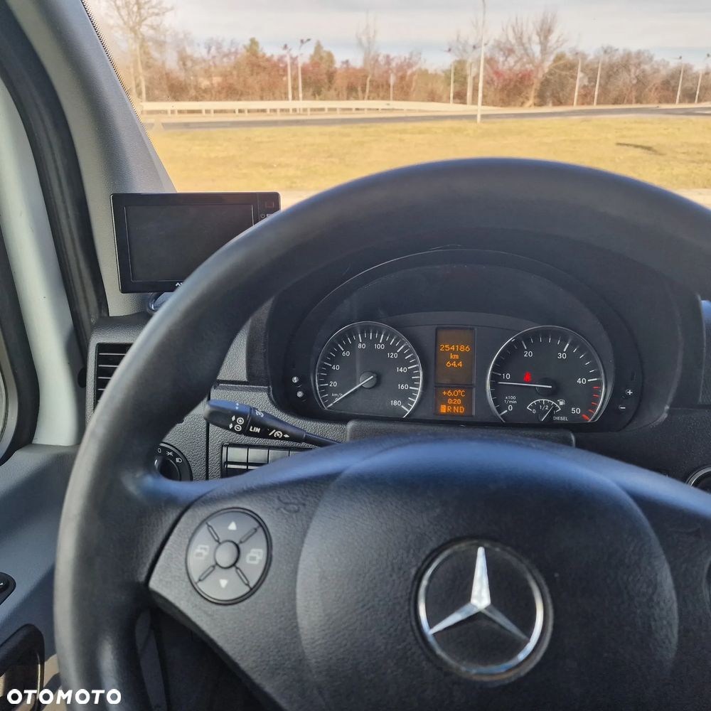 Mercedes-Benz Sprinter - 12