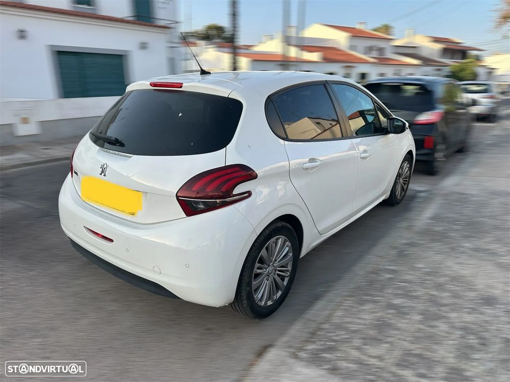Peugeot 208 1.2 PureTech Signature - 3