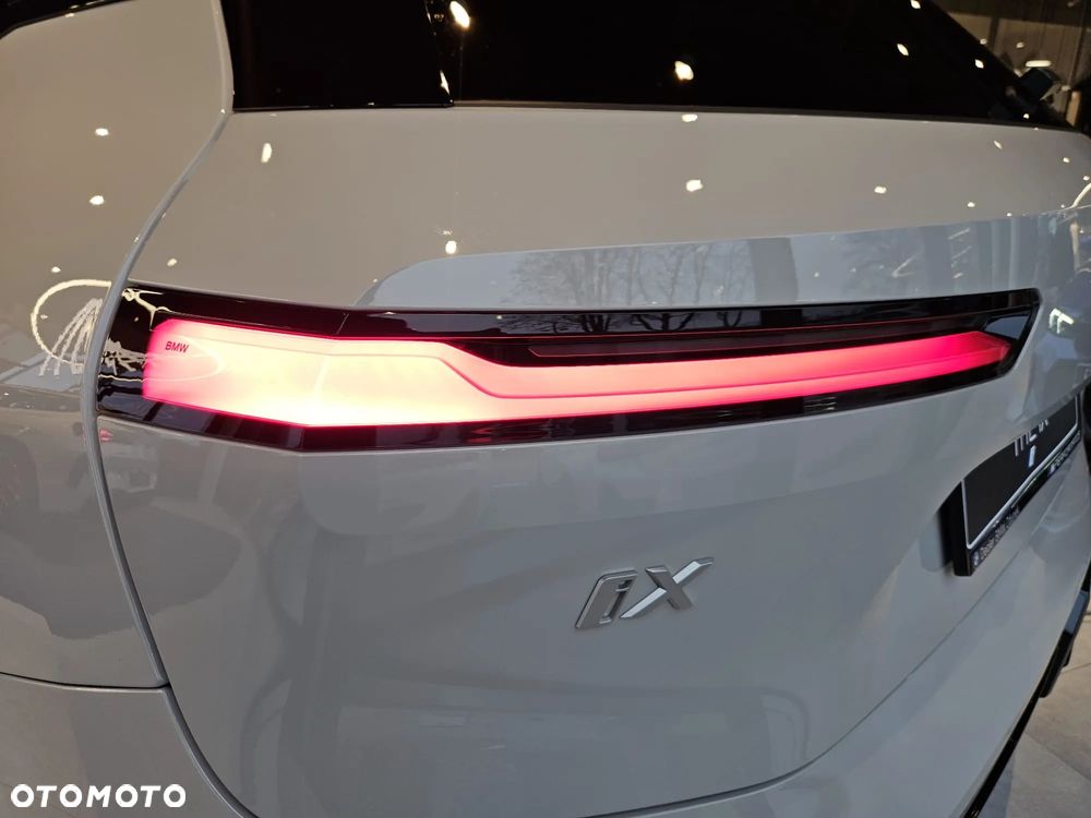 BMW iX xDrive45 - 27