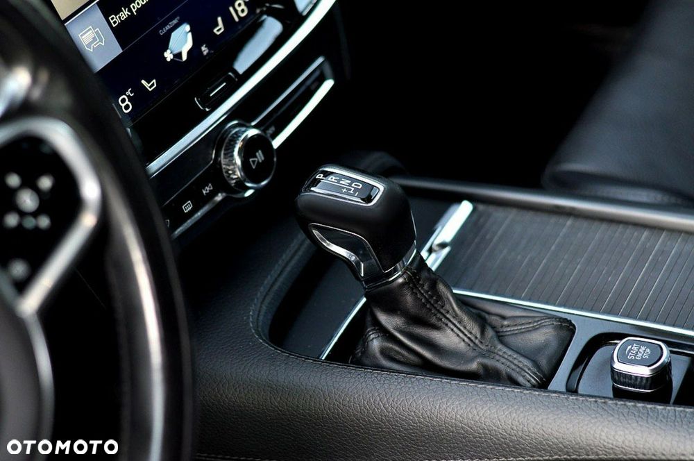 Volvo V90 D3 Momentum Pro - 27