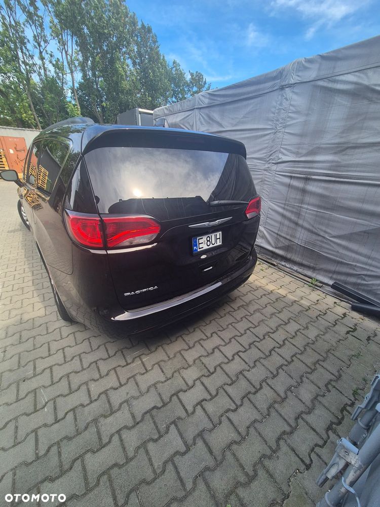 Chrysler Pacifica - 8