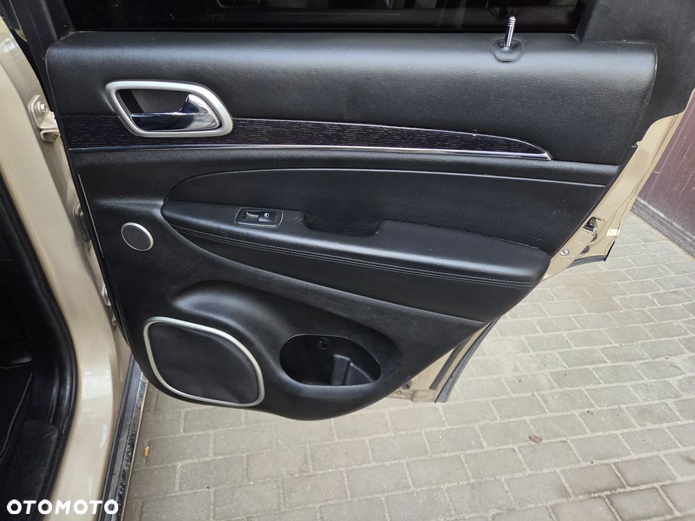 Jeep Grand Cherokee - 19