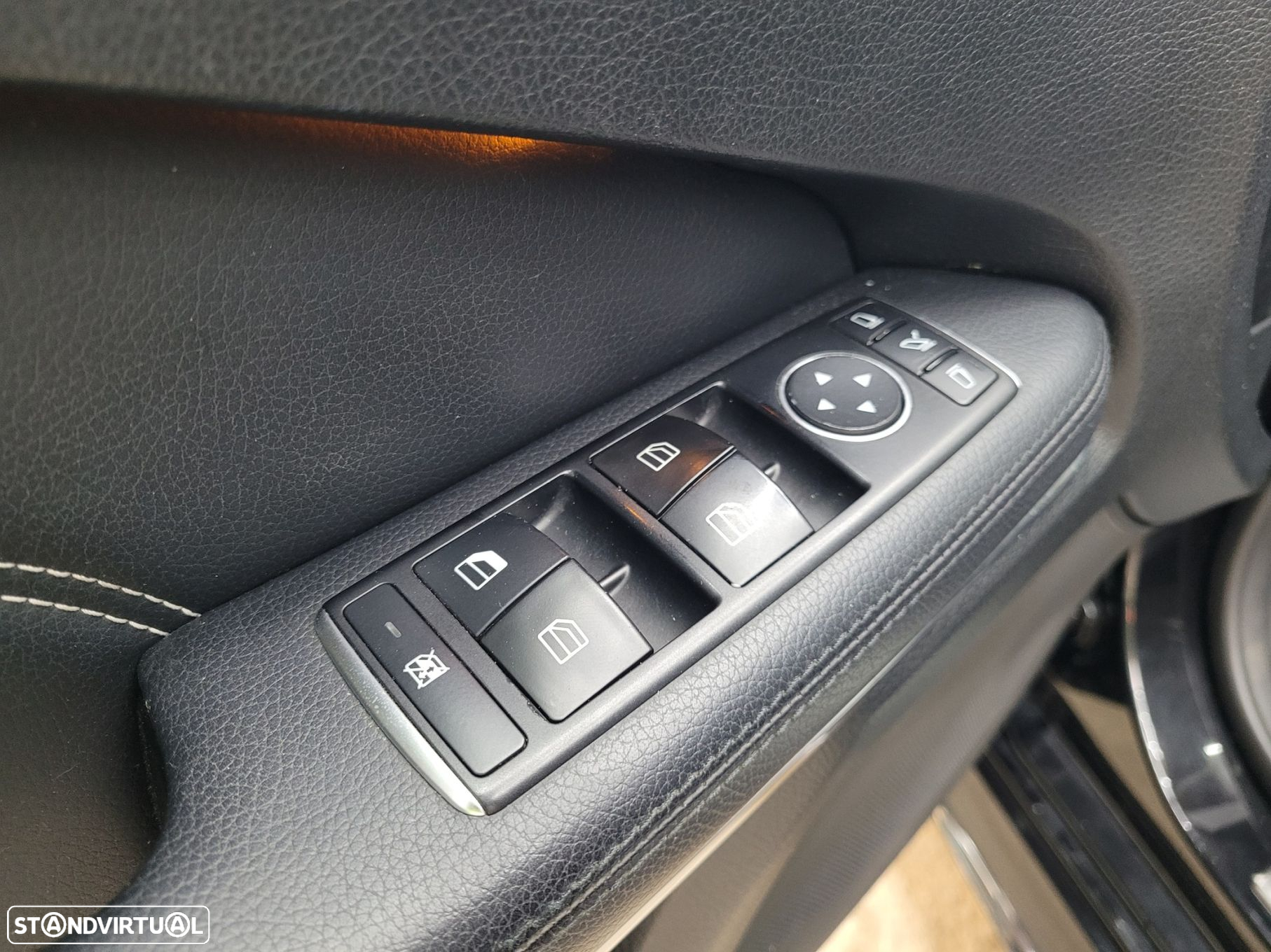 Mercedes-Benz E 300 Bluetec Hybrid Avantgarde - 40
