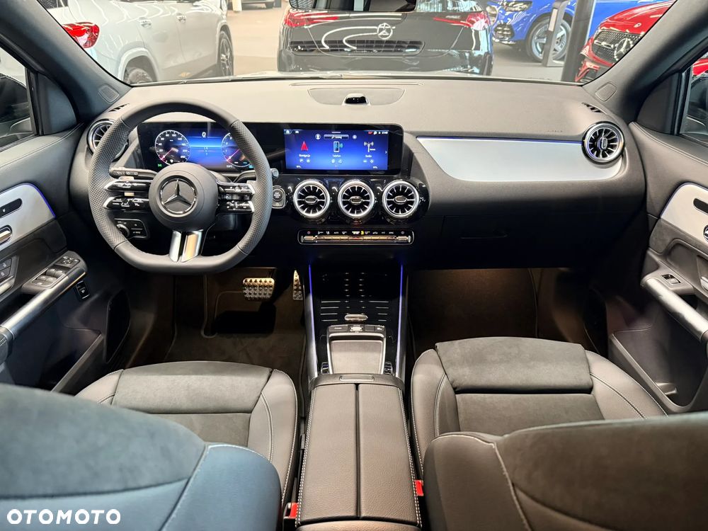 Mercedes-Benz GLA - 10