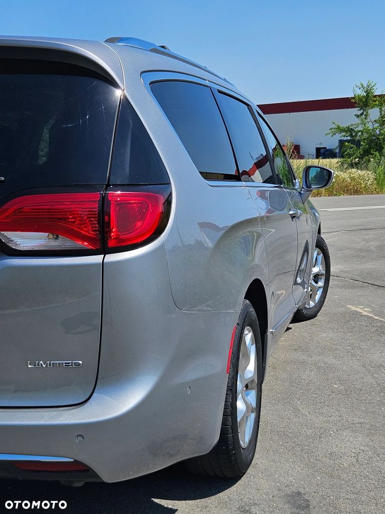 Chrysler Pacifica - 16