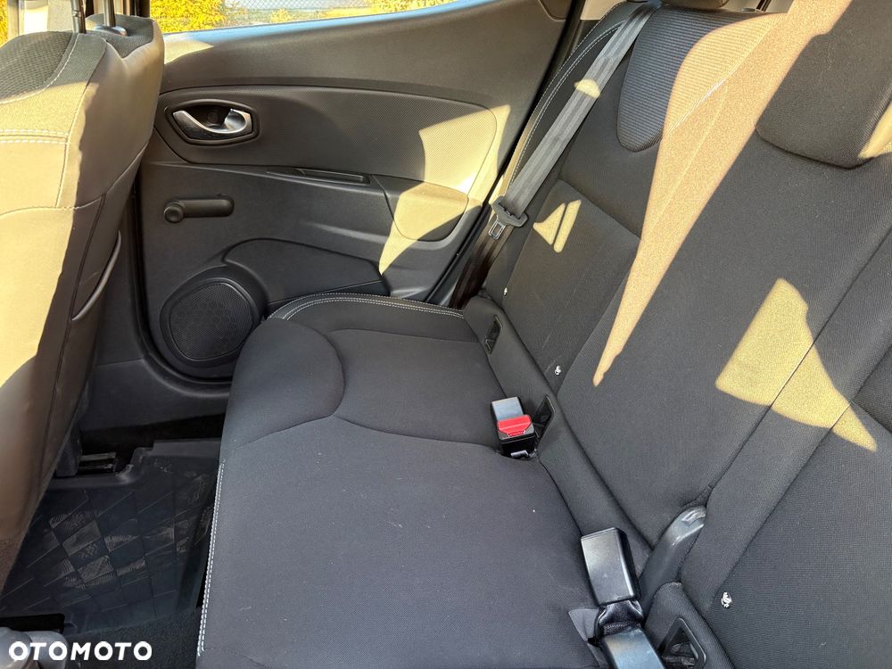 Renault Clio 1.2 16V Alize - 10