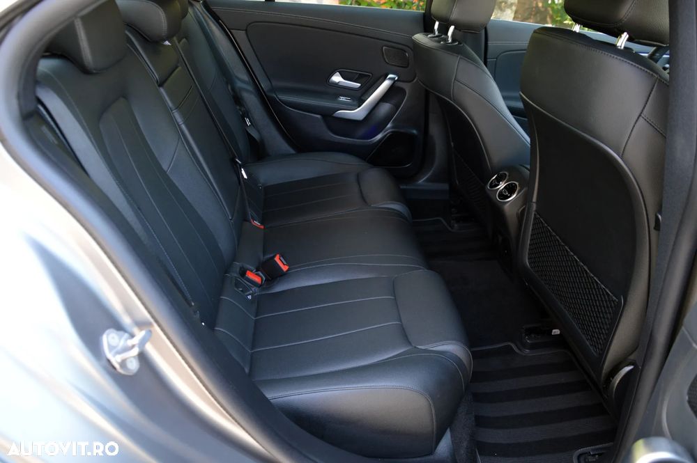 Mercedes-Benz CLA 180 7G-DCT Special Edition - 27