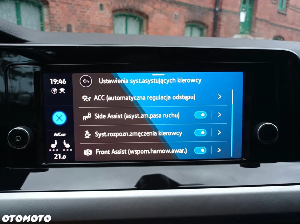 Volkswagen Golf VIII 1.5 eTSI EVO Life DSG - 24