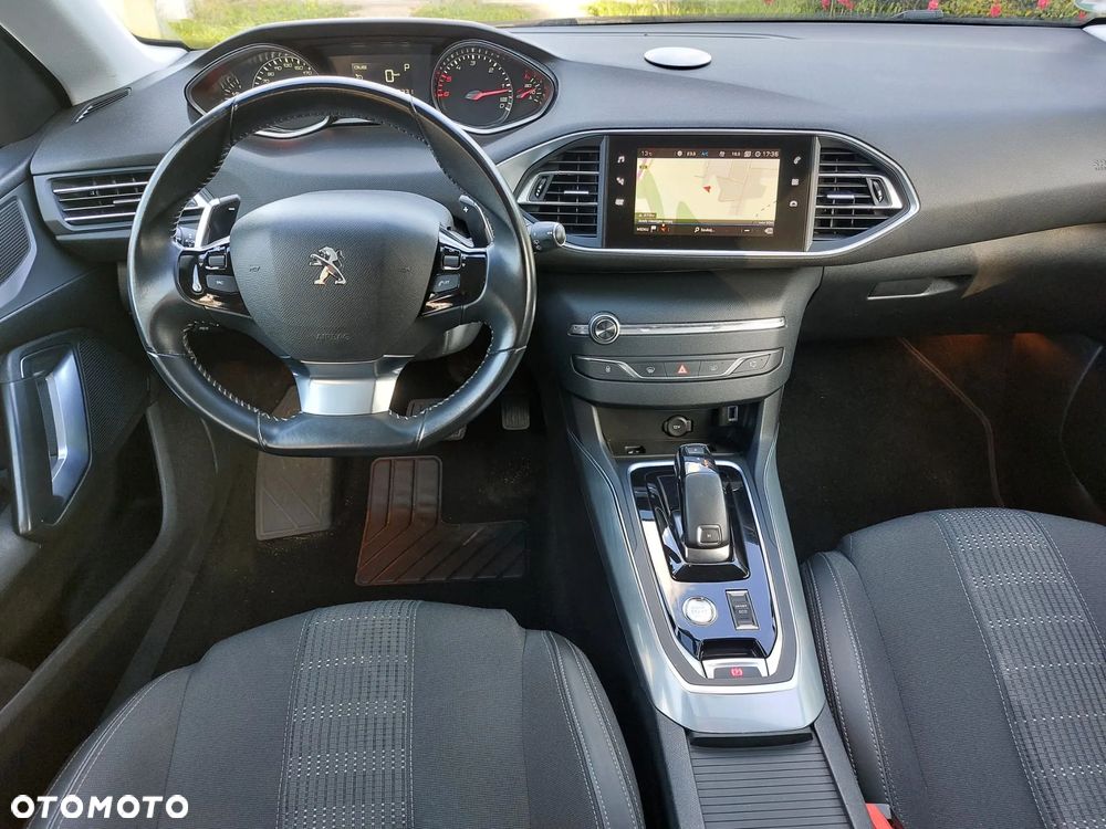 Peugeot 308 BlueHDi 130 EAT8 Black Edition - 21
