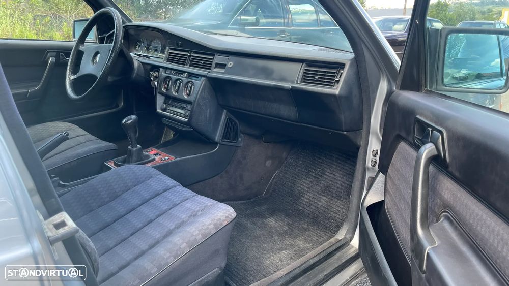 Mercedes-Benz 190 E 2.3 - 14