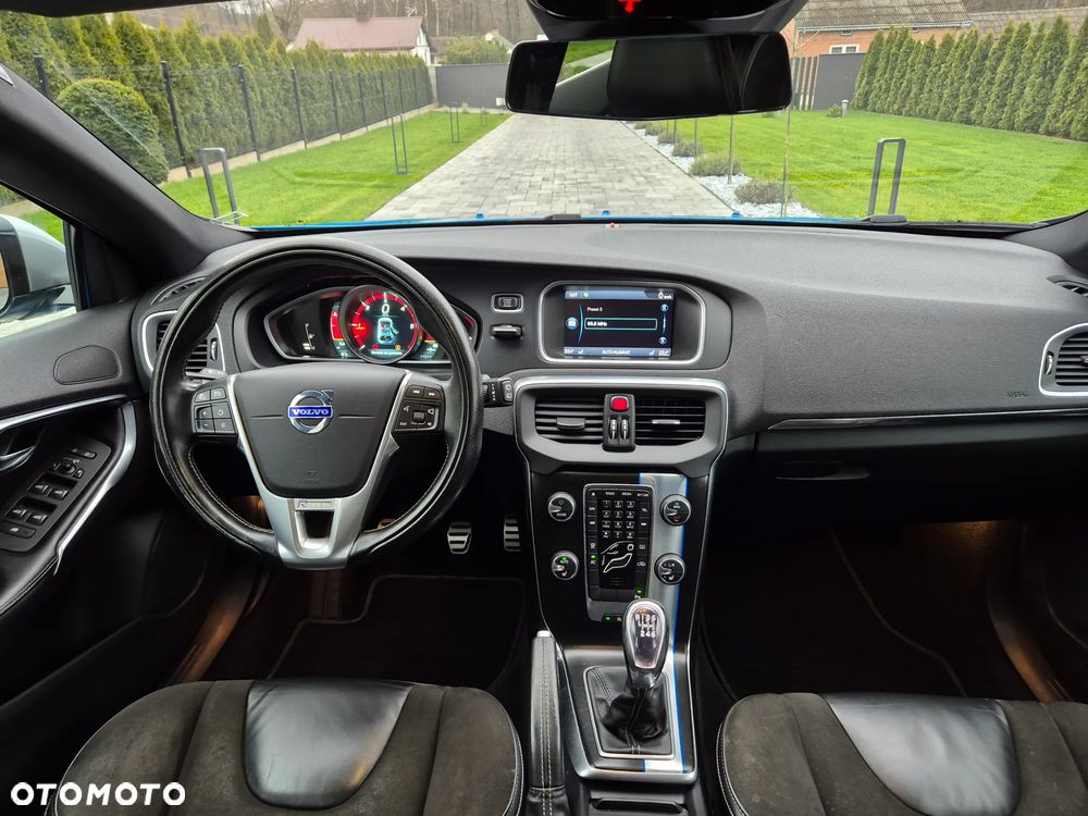 Volvo V40 D2 R Design - 14