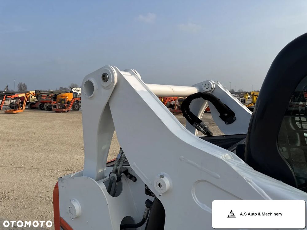 Bobcat T590 - 8