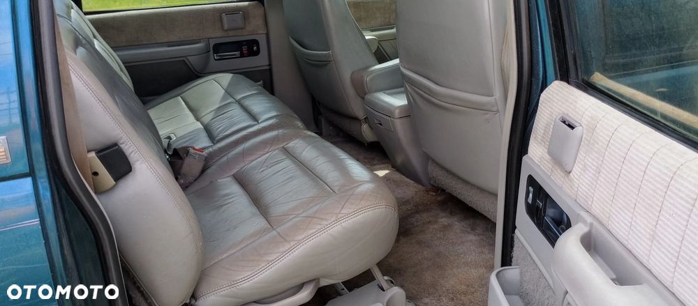 Chevrolet Suburban - 11