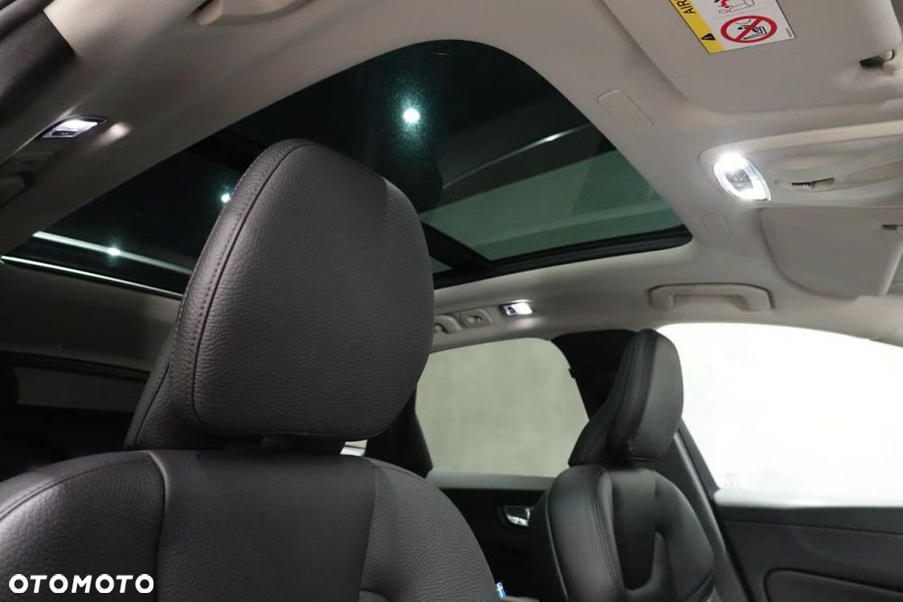 Volvo XC 60 T6 Plug-In Hybrid AWD R-Design - 16