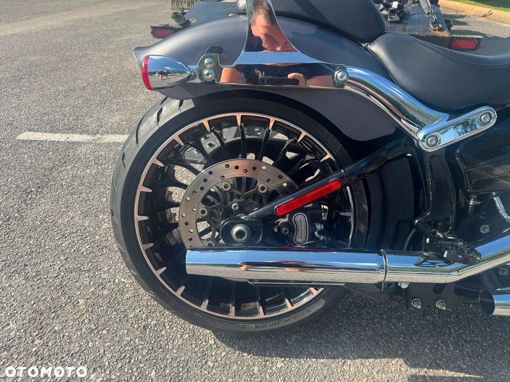 Harley-Davidson Softail Breakout - 6