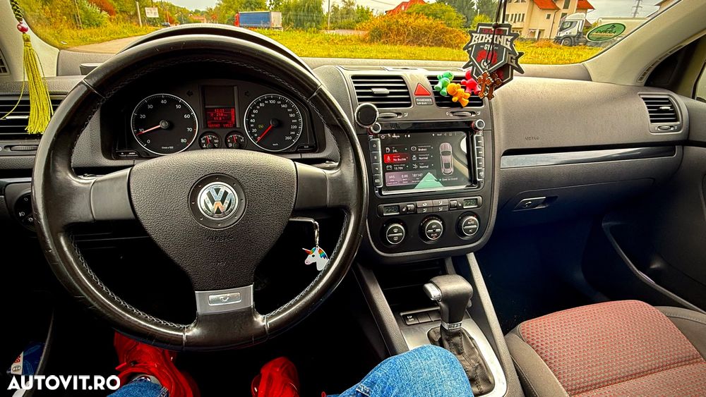 Volkswagen Golf - 8