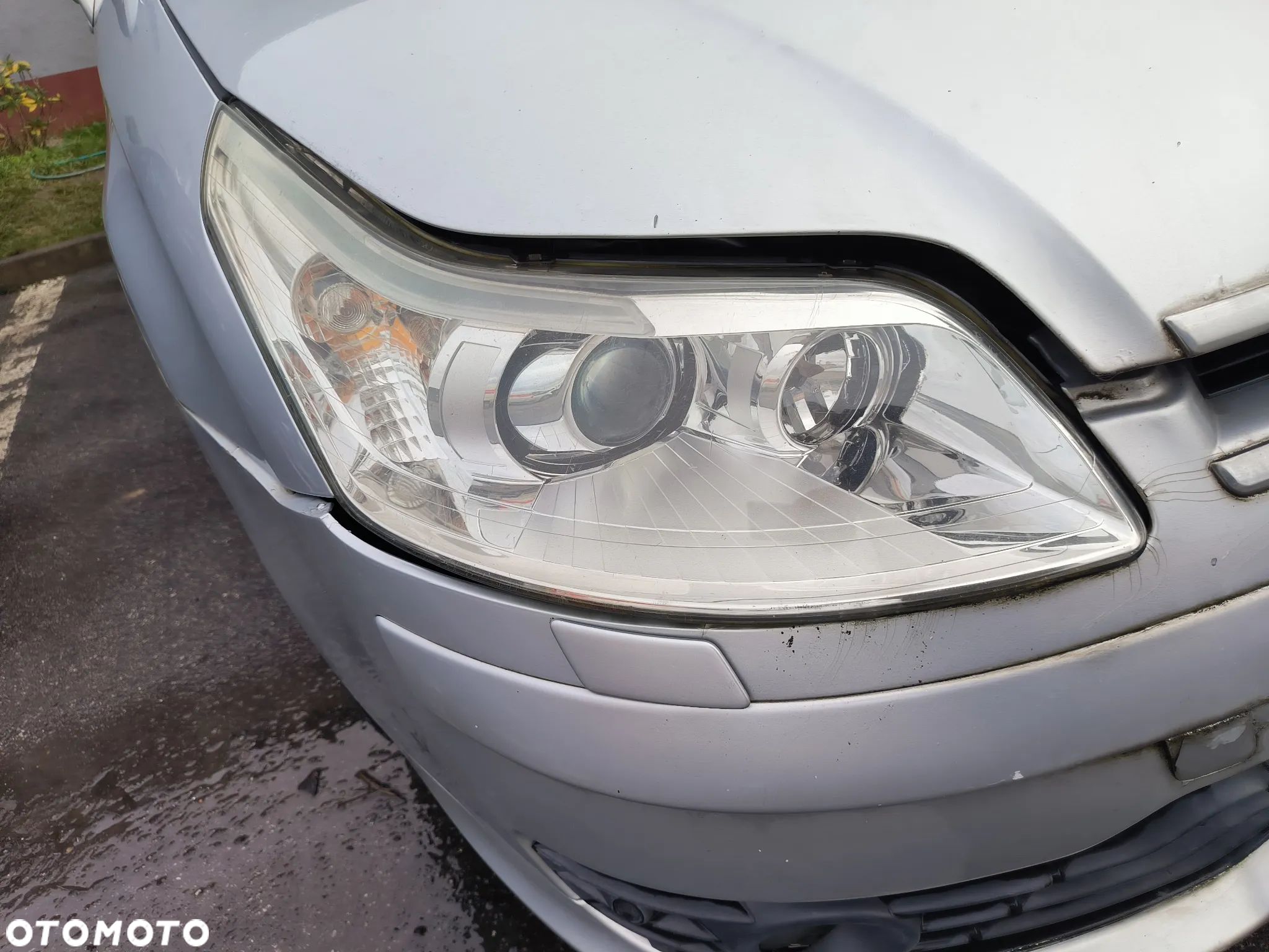 lampa prawa przednia xenon Citroen C4 I EZR 1.6 HDi - 1