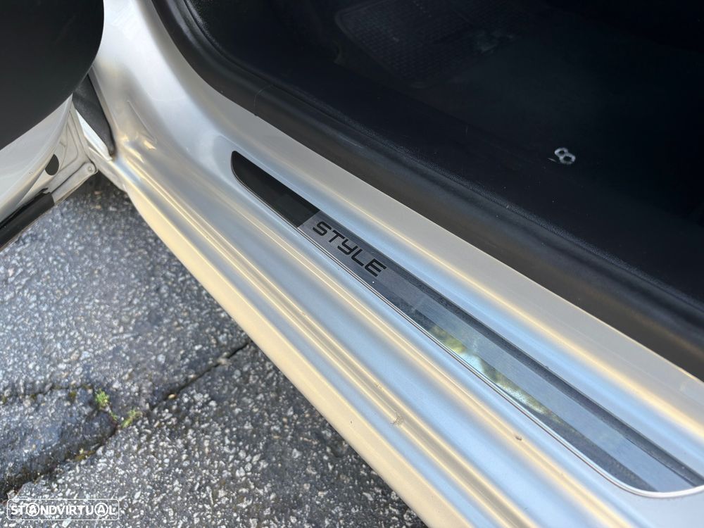 Peugeot 208 1.6 BlueHDi Style - 29