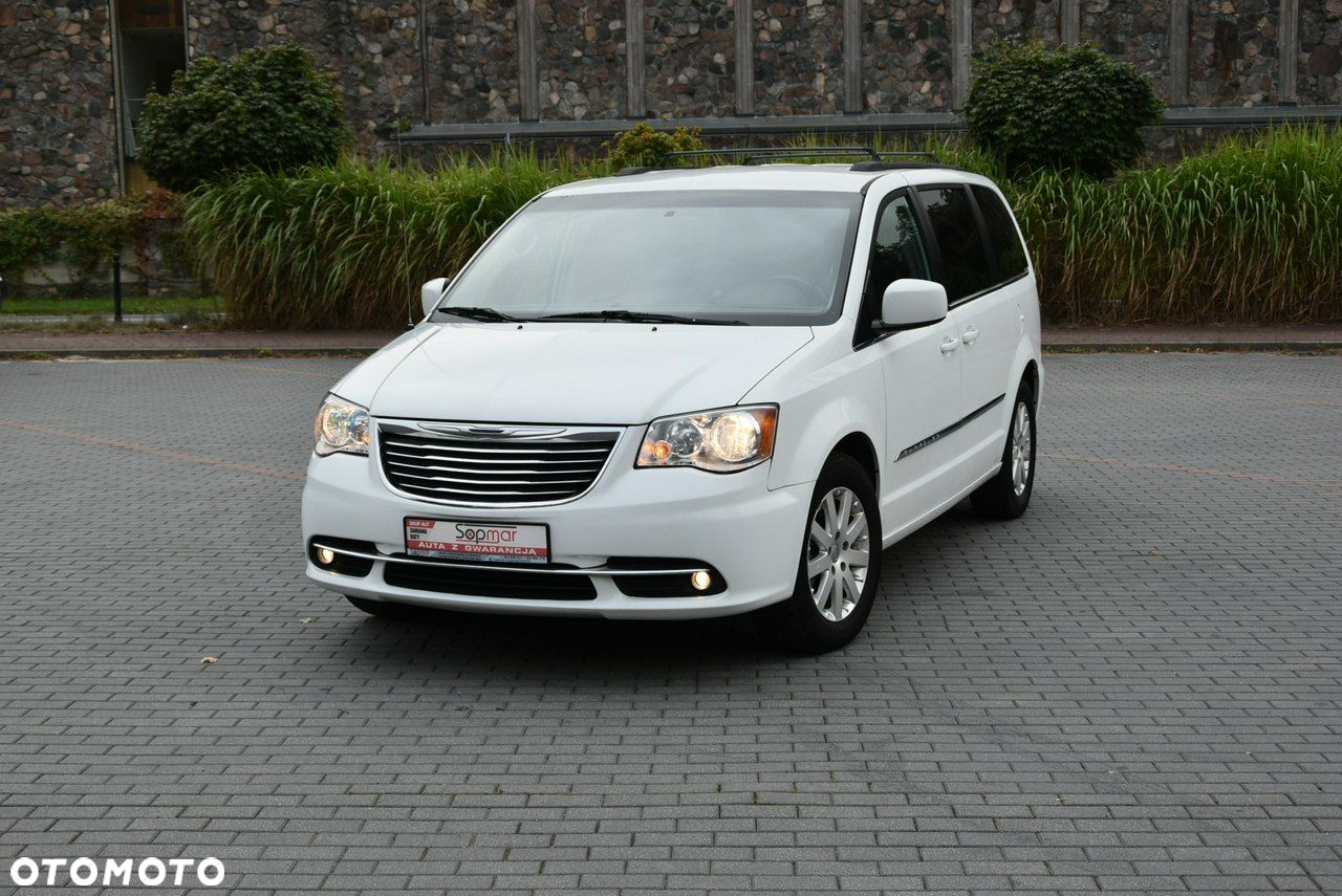 Chrysler Town & Country - 20