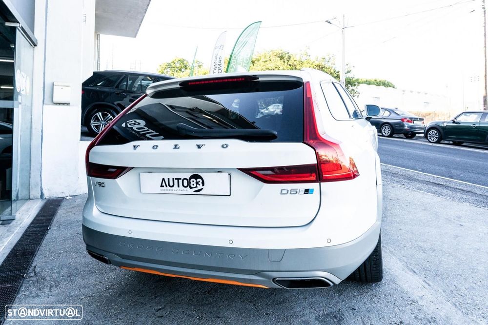 Volvo V90 Cross Country 2.0 D5 Volvo Ocean Race AWD Geartronic - 3