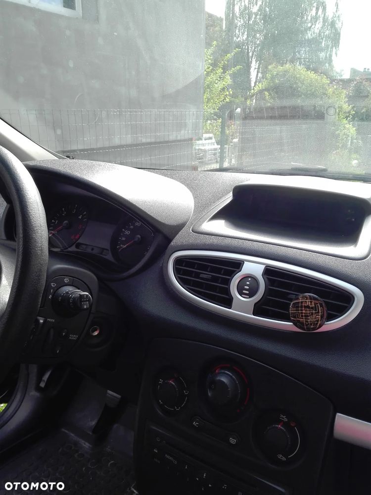 Renault Clio - 8