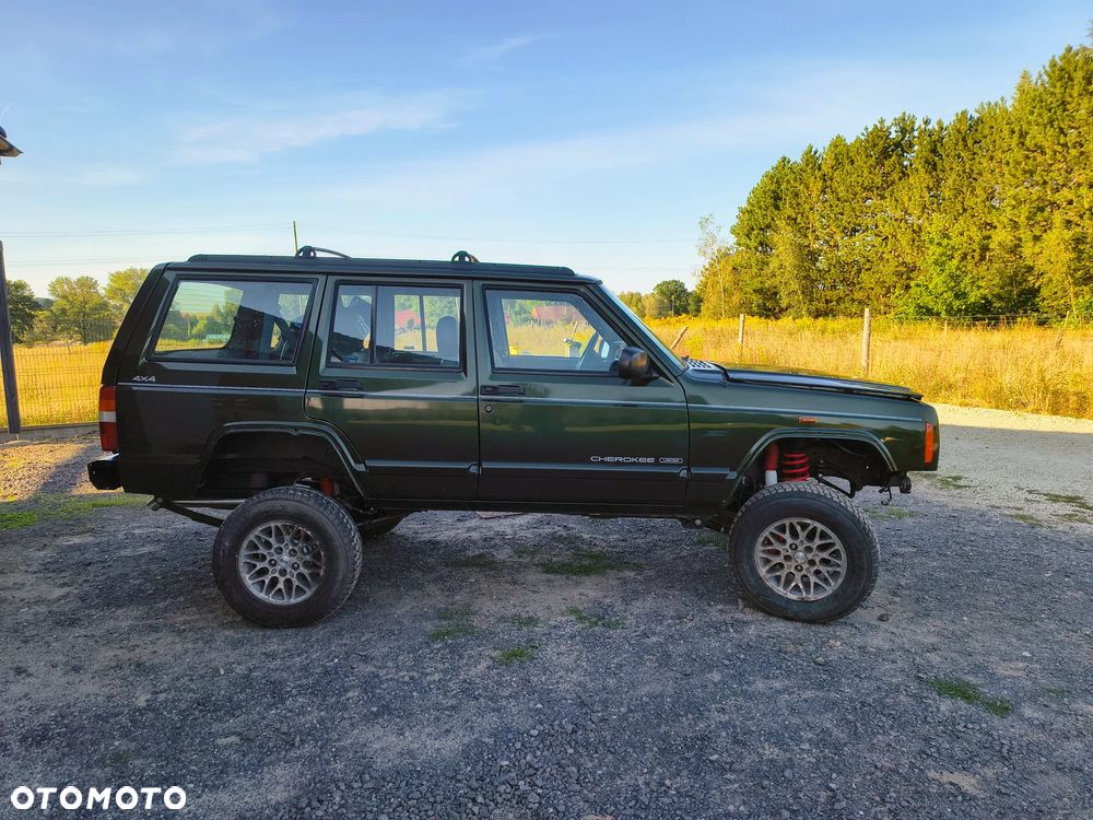 Jeep Cherokee - 4