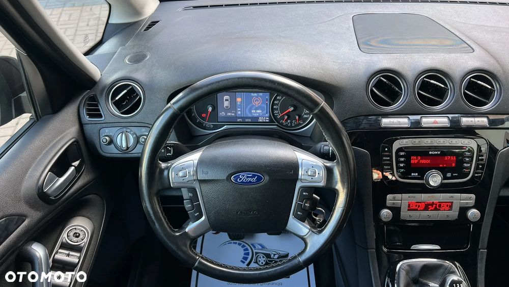 Ford Galaxy 2.0 Ghia - 20