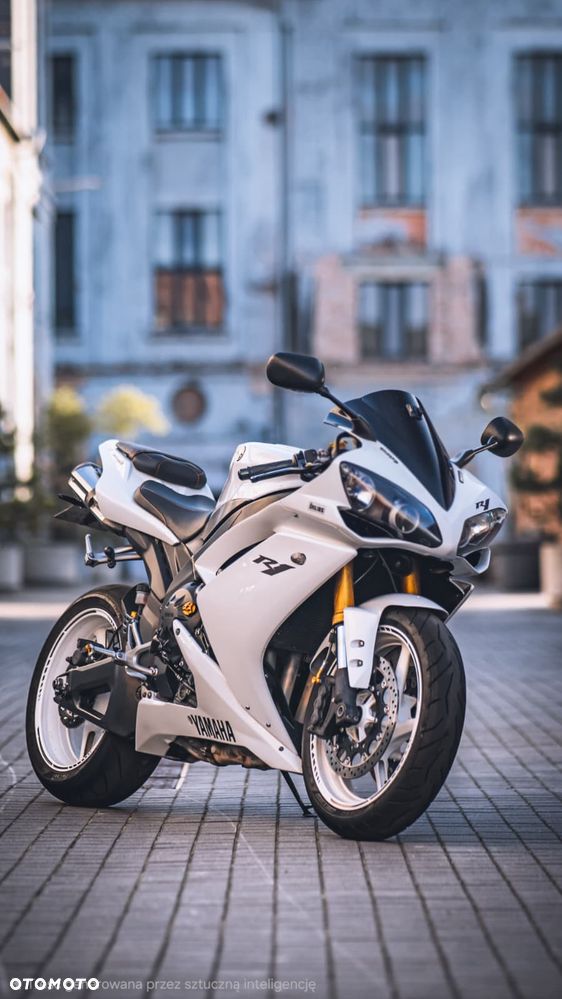 Yamaha R1 - 1