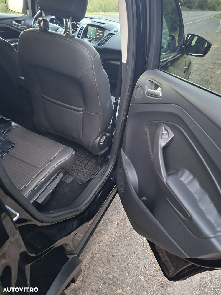 Ford Kuga 2.0 TDCi 4WD Powershift ST-Line - 7