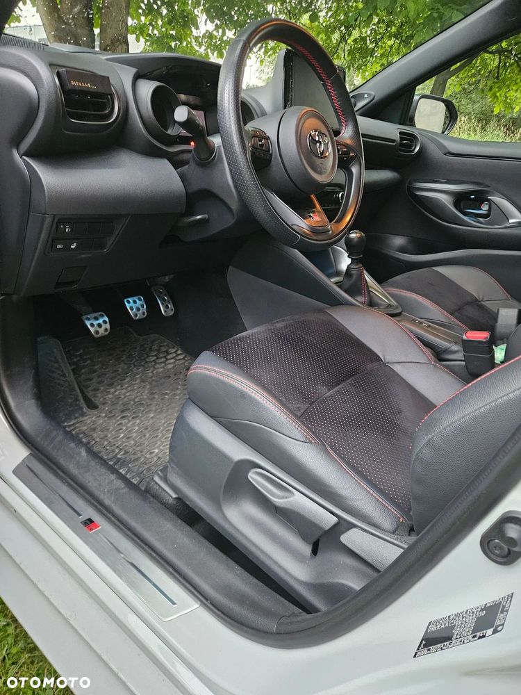 Toyota Yaris 1.5 Comfort - 12