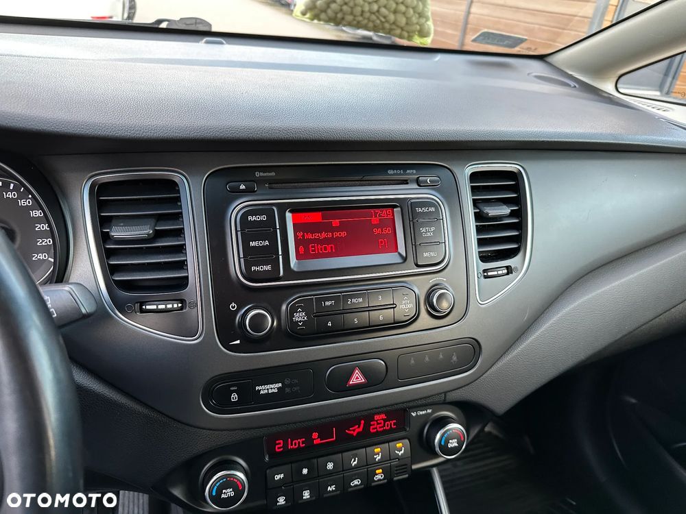 Kia Carens - 11