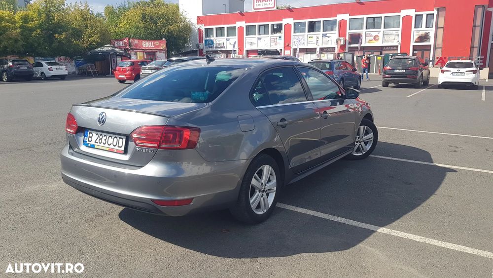 Volkswagen Jetta - 4