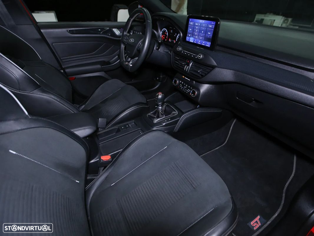 Ford Focus 2.3 EcoBoost S&S ST - 11