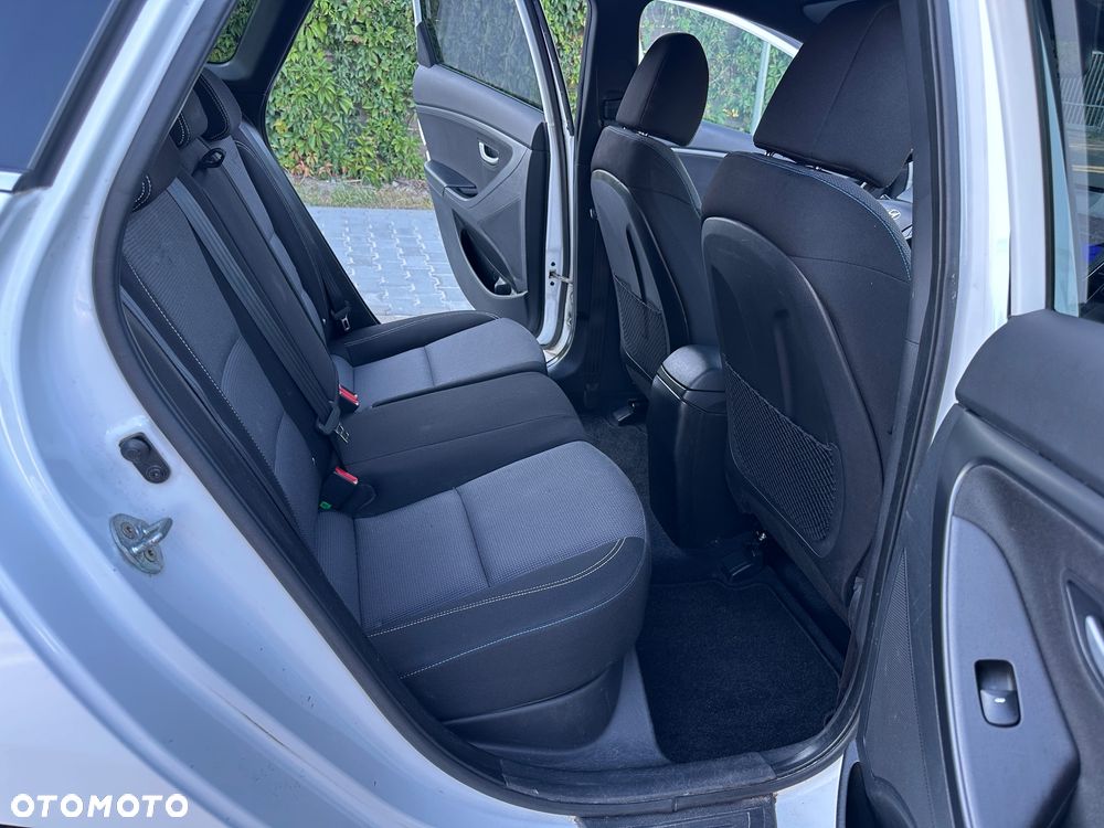 Hyundai i30 blue Kombi 1.6 GDi Passion - 29