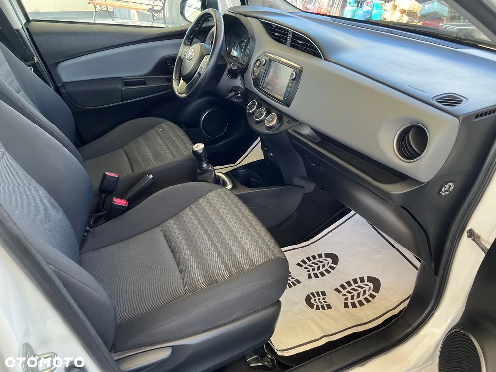 Toyota Yaris 1.0 Premium - 9