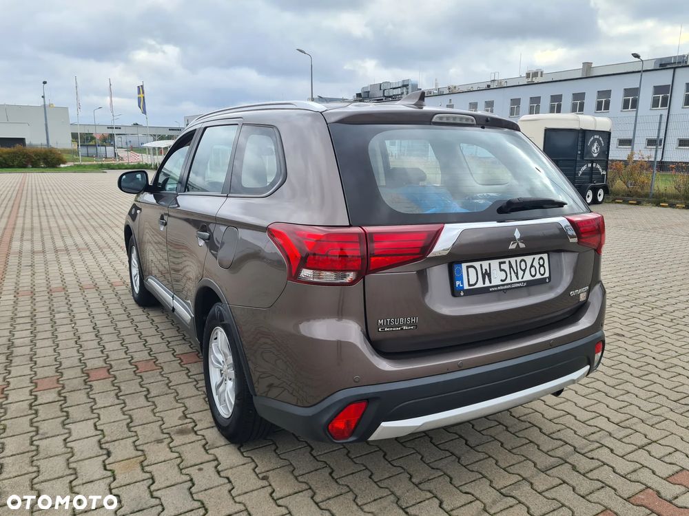 Mitsubishi Outlander 2.0 Invite + 2WD - 11