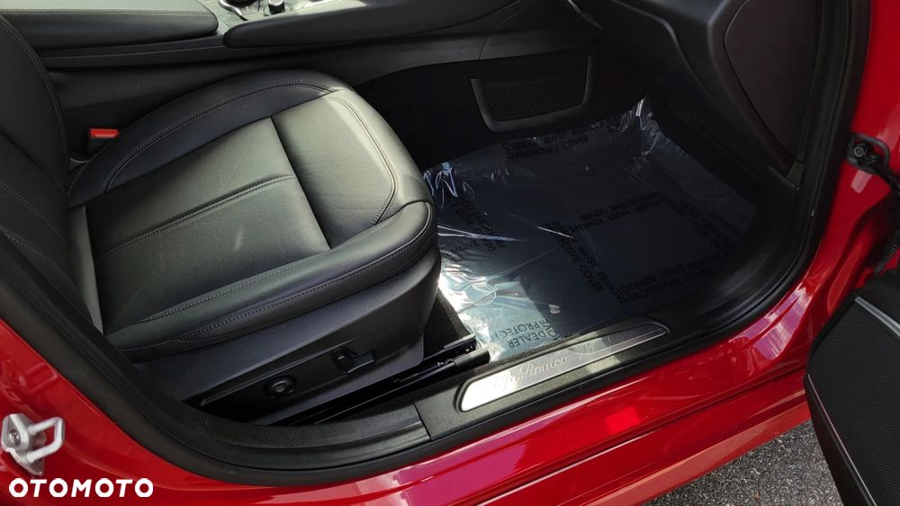 Alfa Romeo Giulia 2.0 Turbo 16V AT8-Q4 Ti - 37