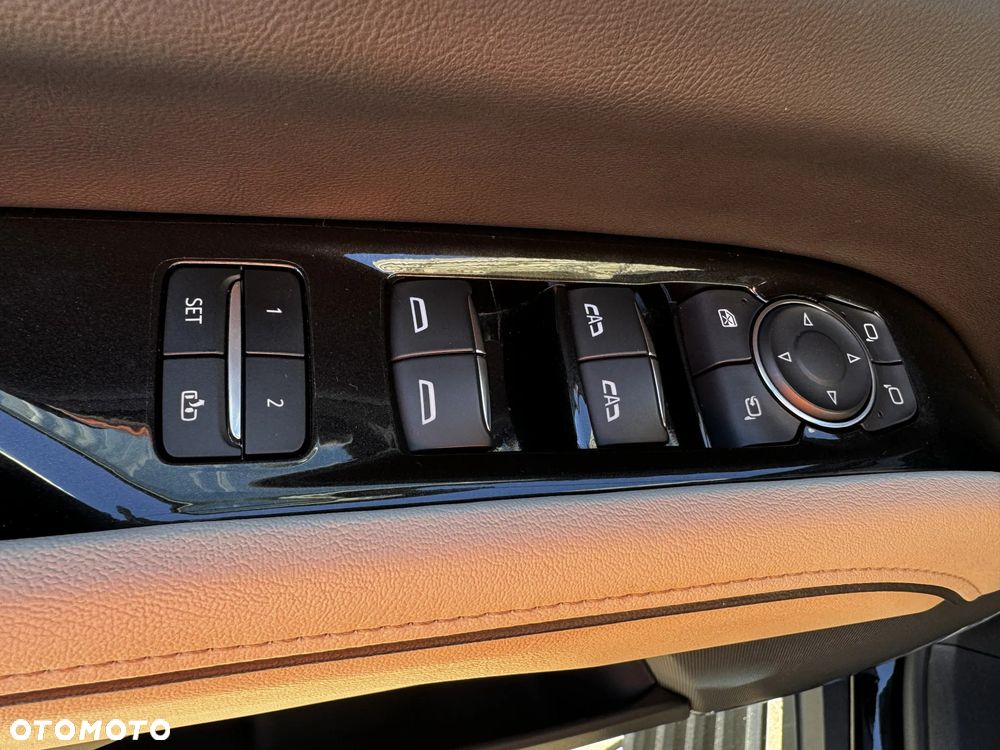 Cadillac Escalade 6.2 V8 AWD AT Platinum - 34