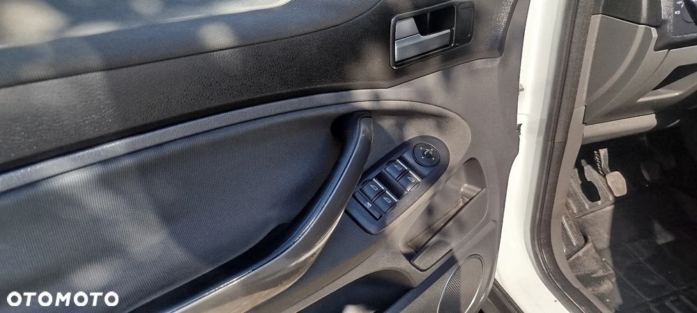 Ford Kuga - 13