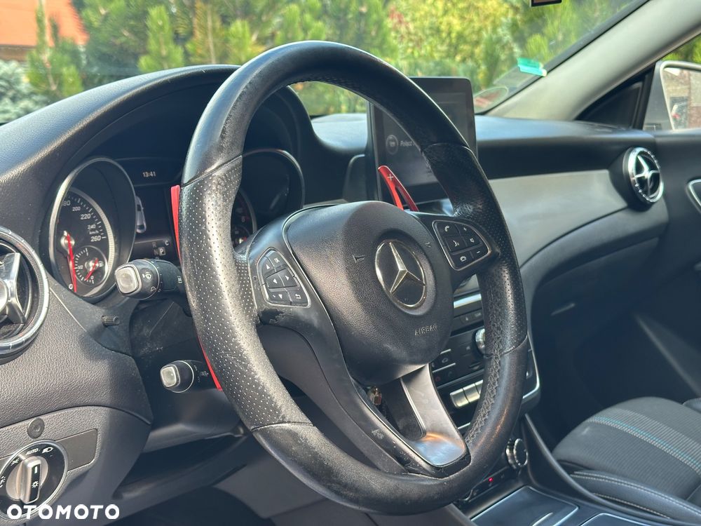 Mercedes-Benz CLA 220 d 7G-DCT Urban - 24