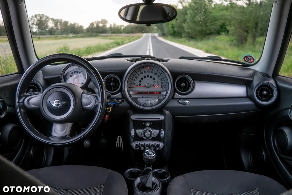 MINI Cooper Standard - 13