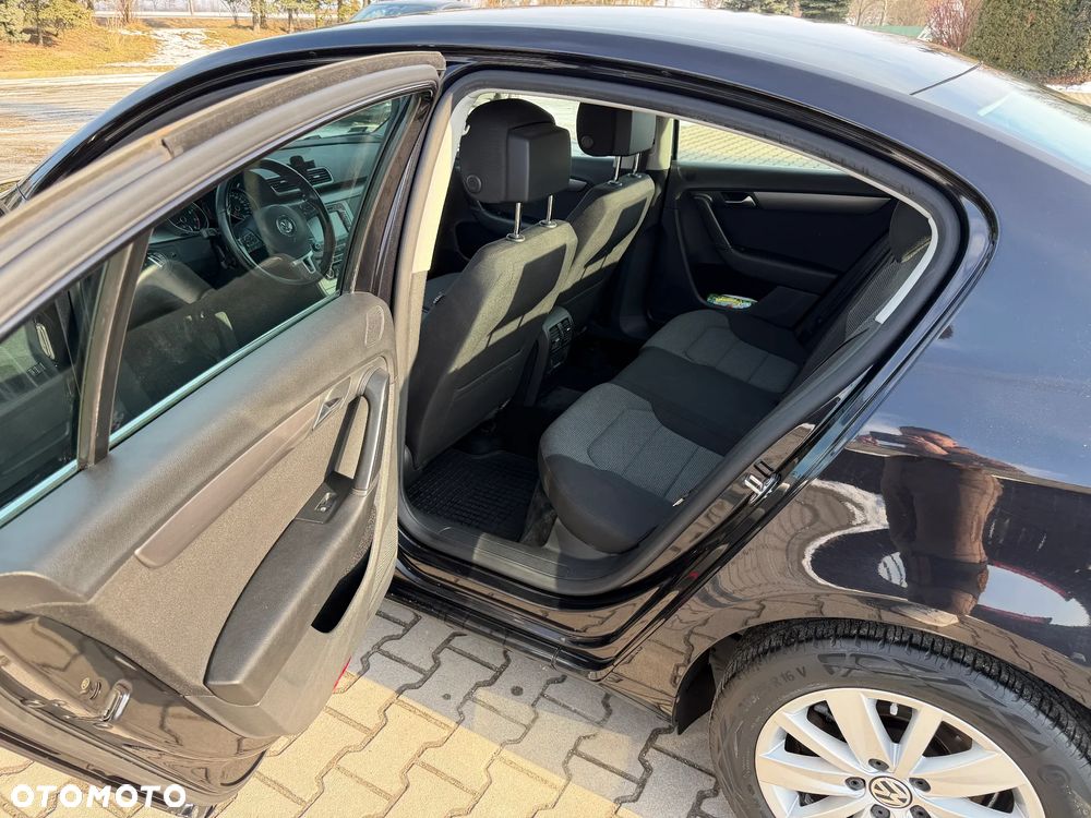 Volkswagen Passat - 15