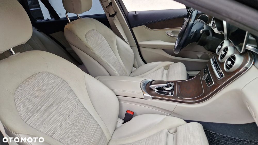 Mercedes-Benz Klasa C 220 (BlueTEC) d T 7G-TRONIC AMG Line - 28