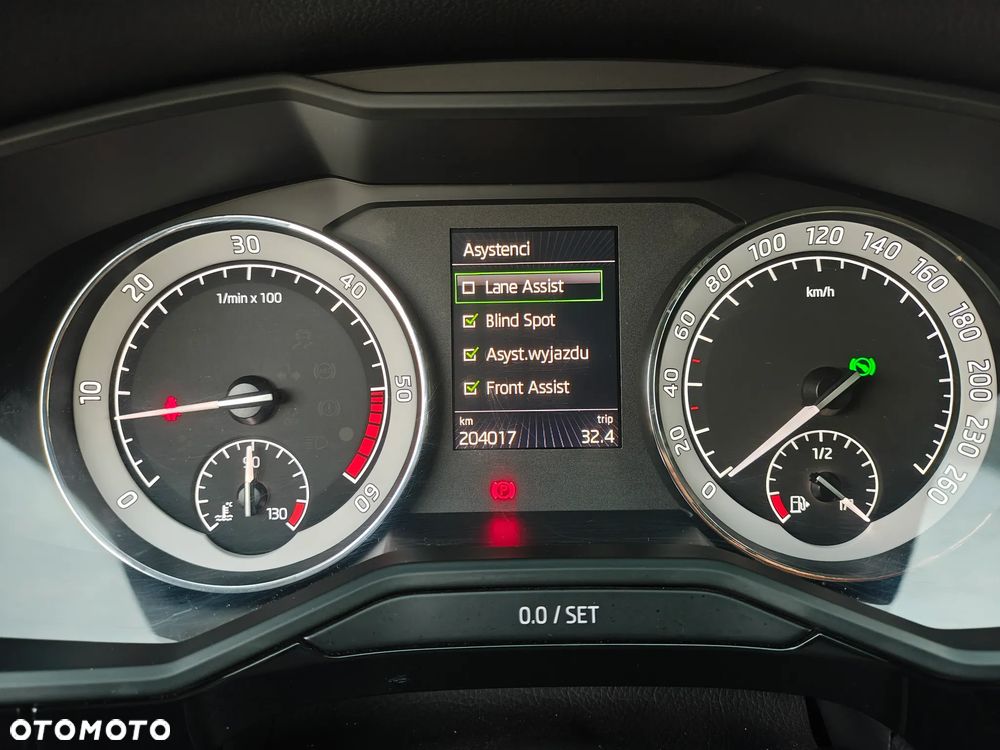 Skoda Superb 2.0 TDI L&K DSG - 31